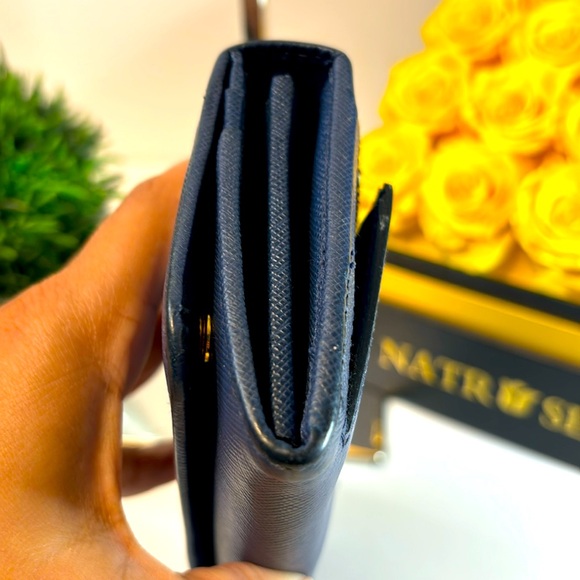 Blue Prada wallet with box and papers - Picture 14 of 15